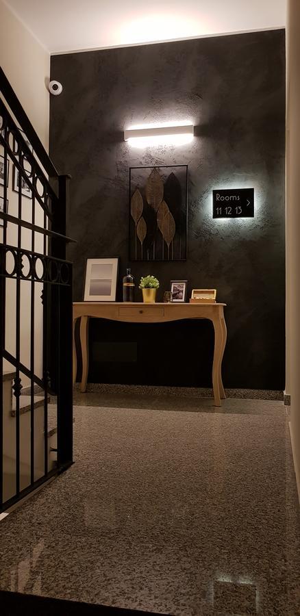 Отель Bed Milano Linate Экстерьер фото